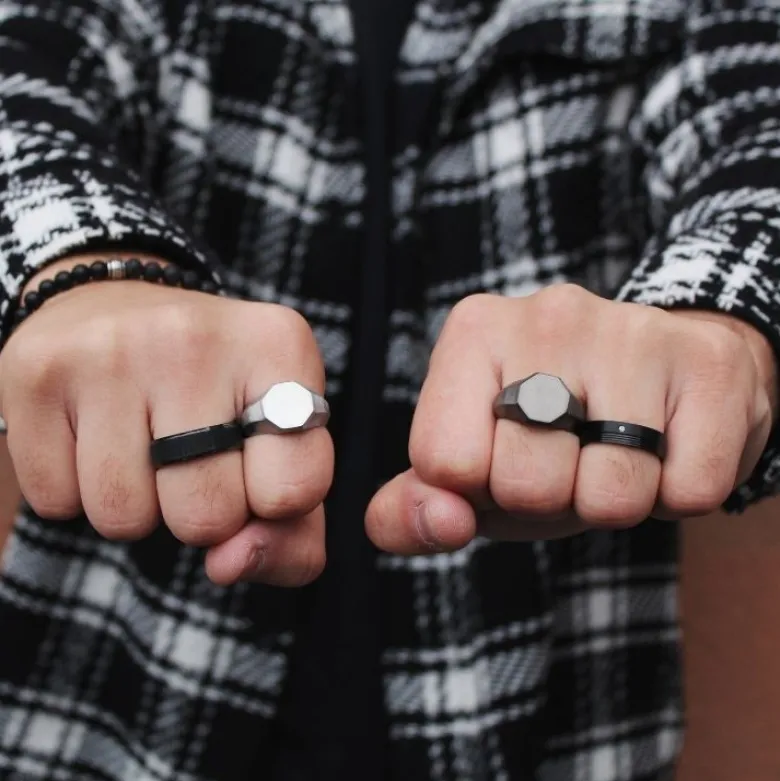 By Billgren Ring, svart – 5620
