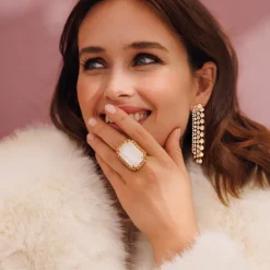 Caroline Svedbom Alexa Ring / Electric White Combo (Guld)