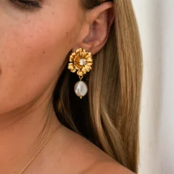 Caroline Svedbom Blossom Örhängen / Crystal (Guld)