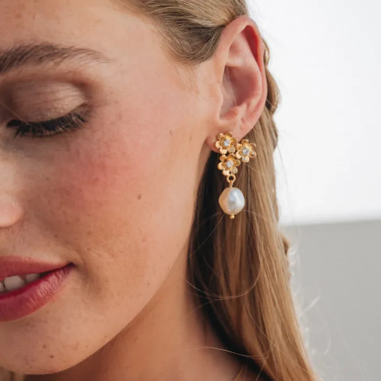 Caroline Svedbom Juni Örhängen / Pearl Crystal (Guld)