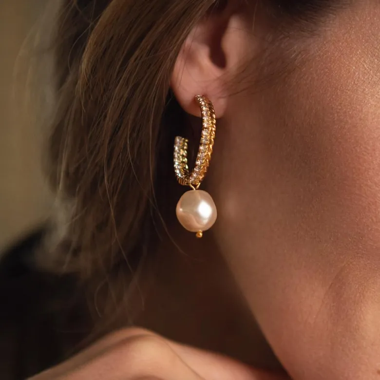 Caroline Svedbom Kaia Pearl Örhängen/ Pearl + Crystal (Rhodium)