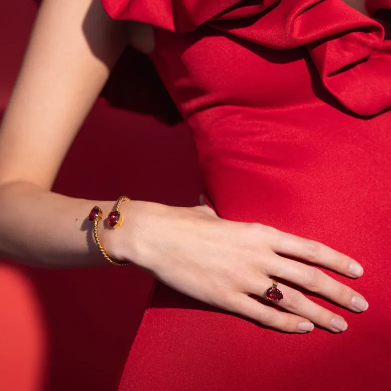 Caroline Svedbom Mini Drop Ring / Mulberry Red (Guld)