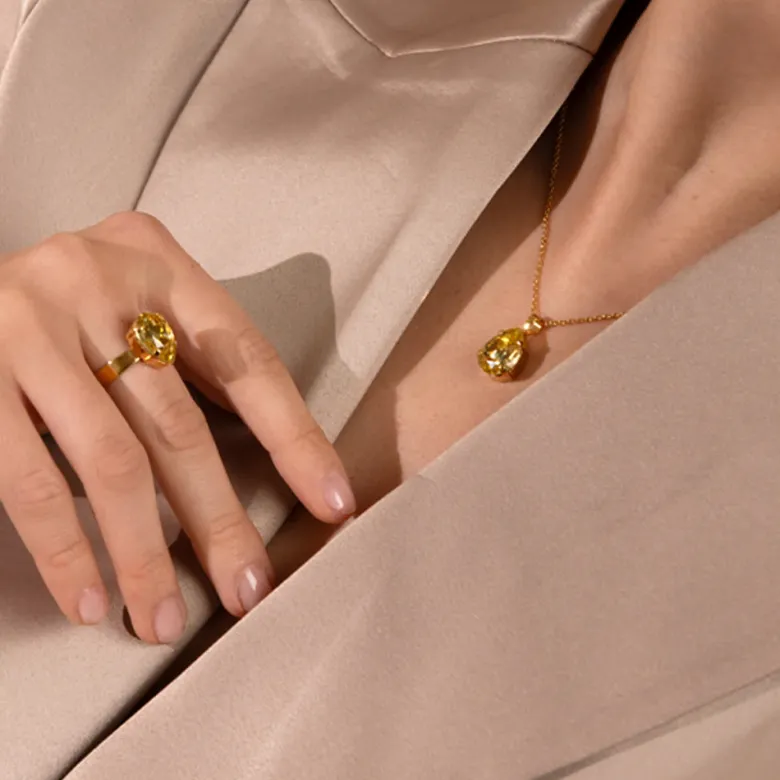 Caroline Svedbom Mini Drop Halsband ReCreated™ Dark Jonquil – Guld