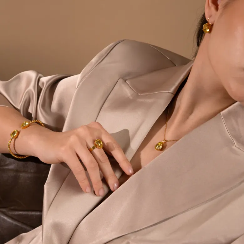 Caroline Svedbom Mini Drop Halsband ReCreated™ Dark Jonquil – Guld