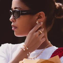 Caroline Svedbom Mini Twisted Armband/ Pearl (Guld)