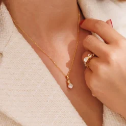 Caroline Svedbom Stardust Ring / Electric White Combo (Guld)