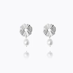 Caroline Svedbom Vassia Örhängen / Pearl (Rhodium)