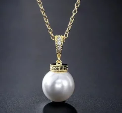 Celine Estelle Guldhalsband med 18K förgyllning, Sötvattenpärla och CZ 40+5 cm