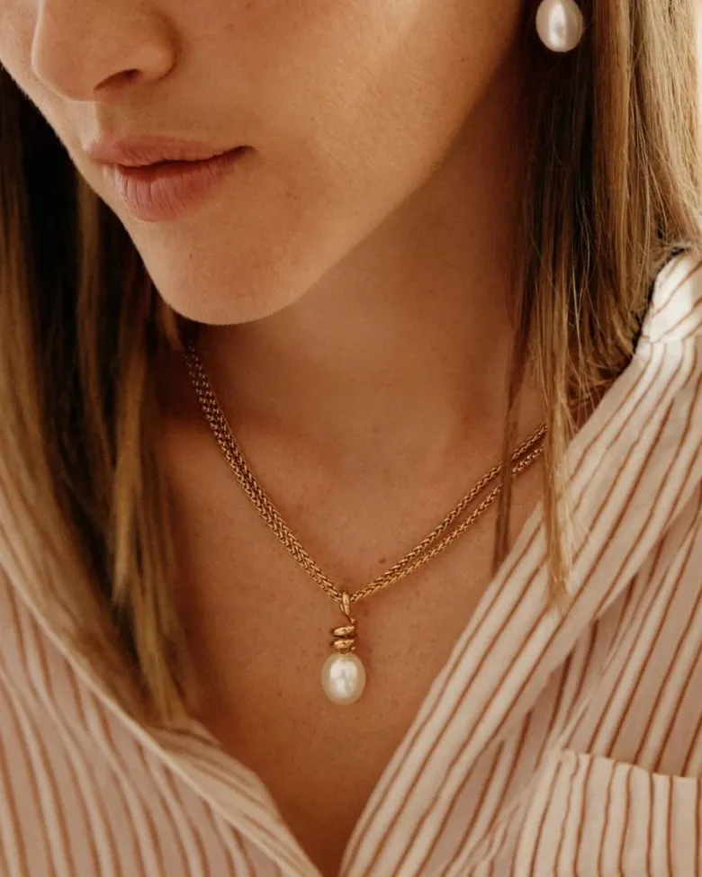 Edblad Swivel Halsband Pearl L – Guld