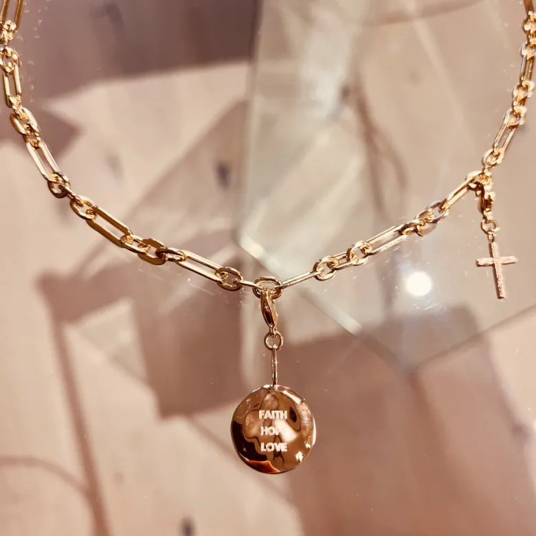 Emma Israelsson FHL Organic Coin Charm Guld Charm028