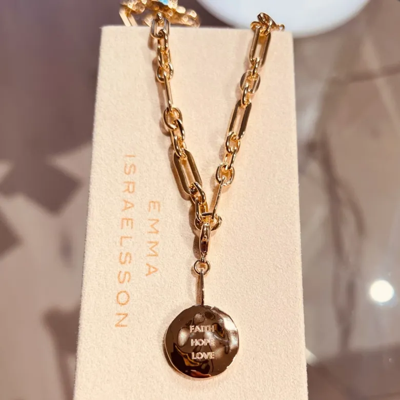 Emma Israelsson FHL Organic Coin Charm Guld Charm028