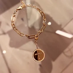 Emma Israelsson FHL Wreath Coin Charm Guld Charm016
