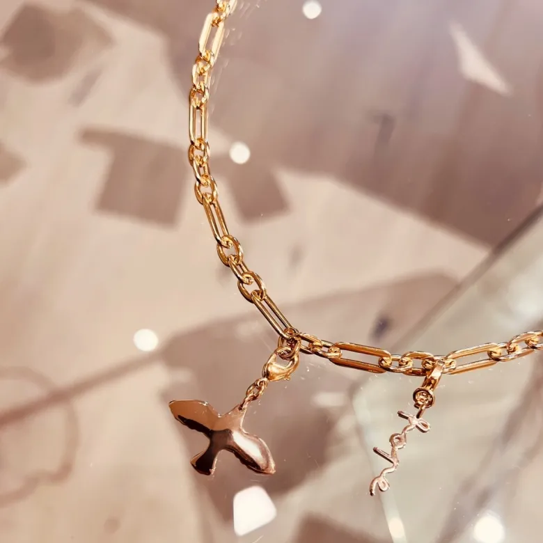 Emma Israelsson Hope Charm Guld Charm026