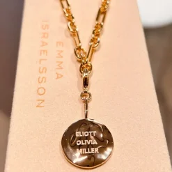 Emma Israelsson Name Coin Organic Charm Guld Charm022