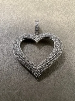 Hjärta i 18K Guld med Diamanter HJG004