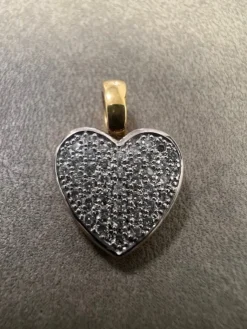 Hjärta i 18K Guld med Diamanter HJG015