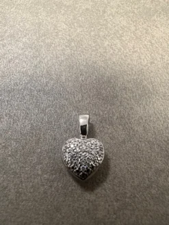 Hjärta i 18K Vitguld med Diamanter HJG017