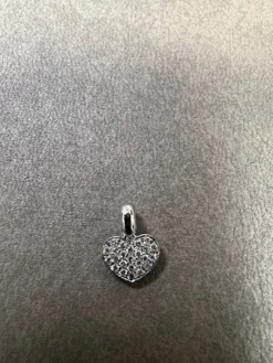 Hjärta i 18K Vitguld med Diamanter HJG025