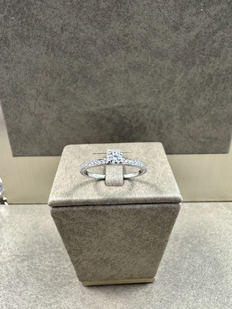 18K Vitguld Solitär ring – RBG028 ( Begagnad )