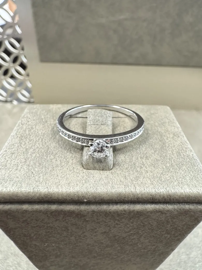 18K Vitguld Solitär ring – RBG028 ( Begagnad )
