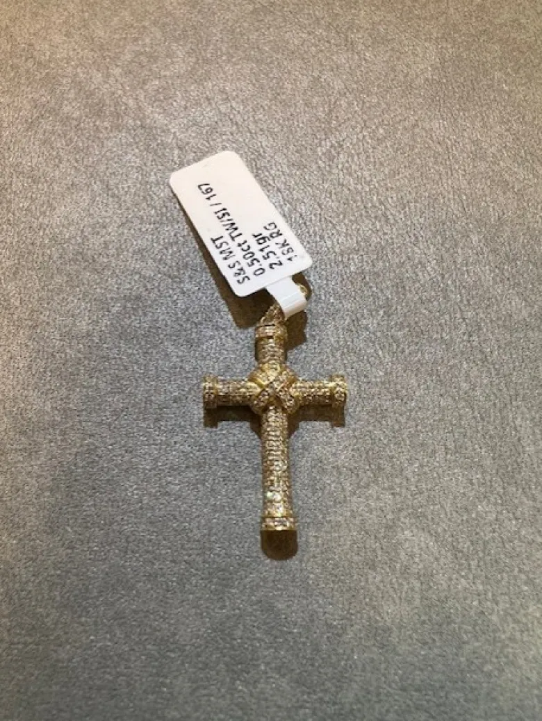 Kors i 18K Guld med 0,50ct TW/SI Diamanter – KG003
