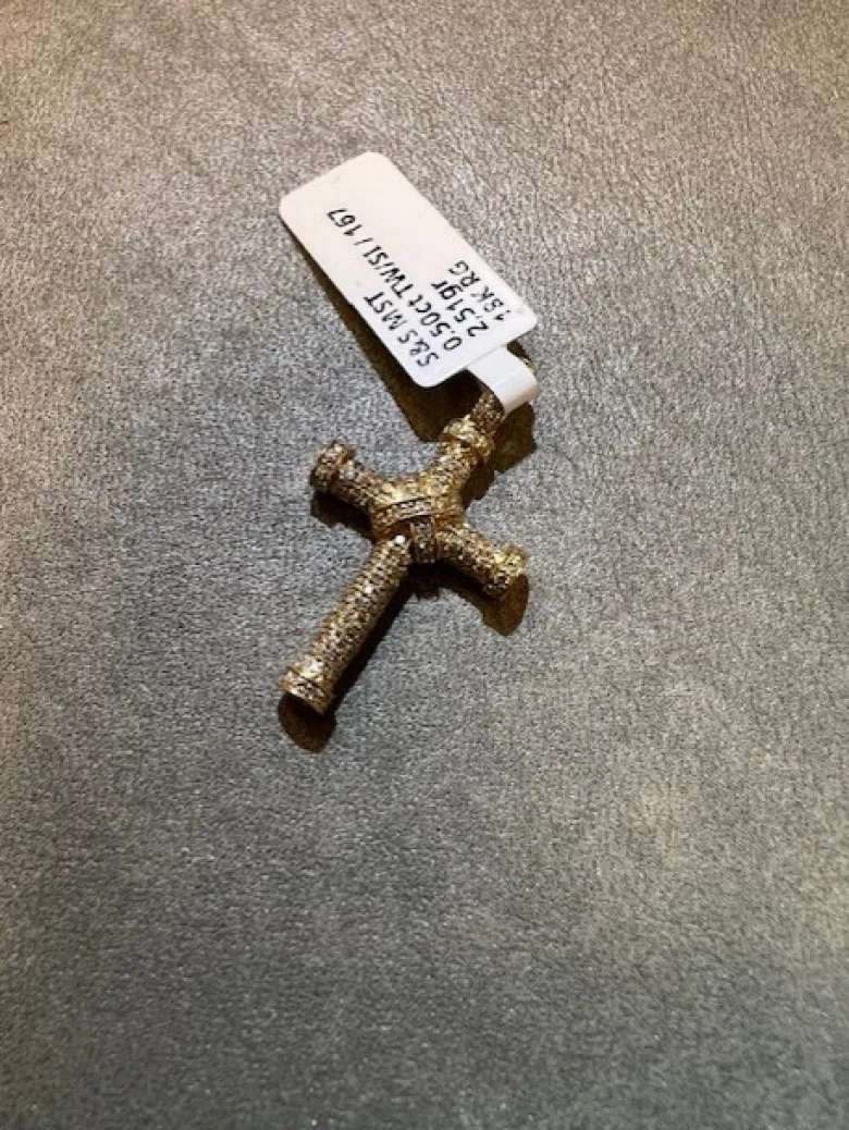 Kors i 18K Guld med 0,50ct TW/SI Diamanter – KG003