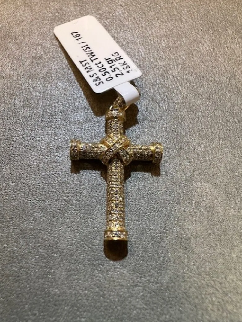 Kors i 18K Guld med 0,50ct TW/SI Diamanter – KG003