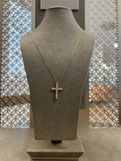 Kors i 18K Guld med 0,80ct W/SI Diamanter – CI676C