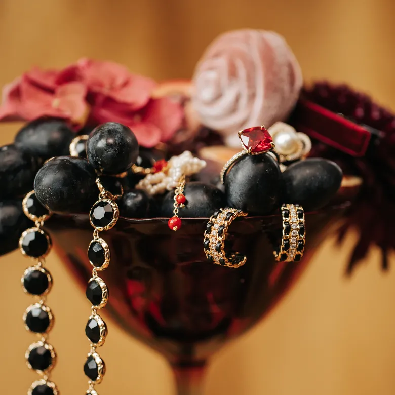 Lily and Rose Desiree ring – Garnet