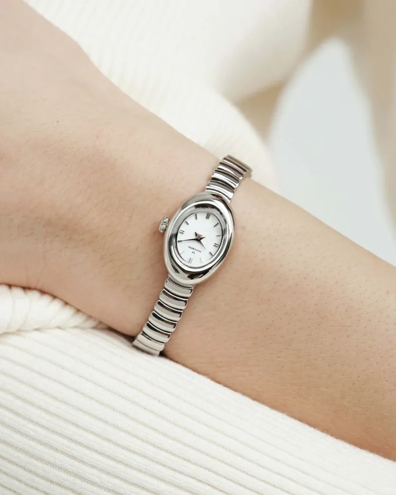 Mockberg Belle Oval Petite Klocka Silver MB1417