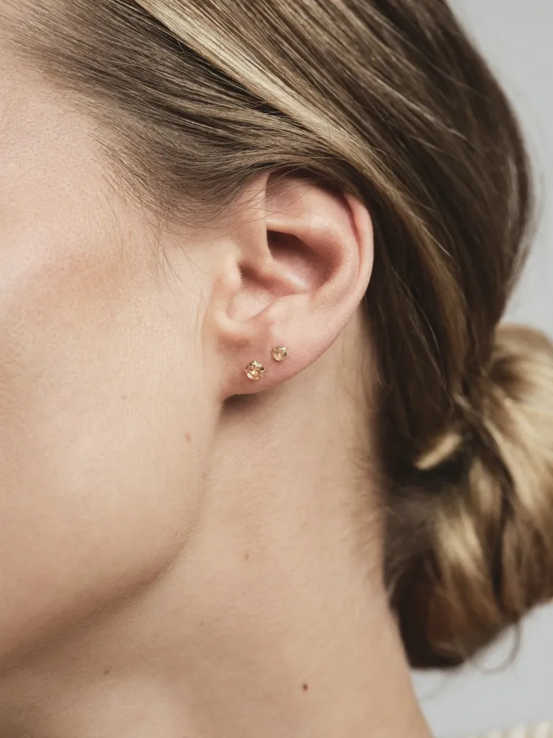 Mockberg Jolie Studs Örhängen Small Guld – Champagne