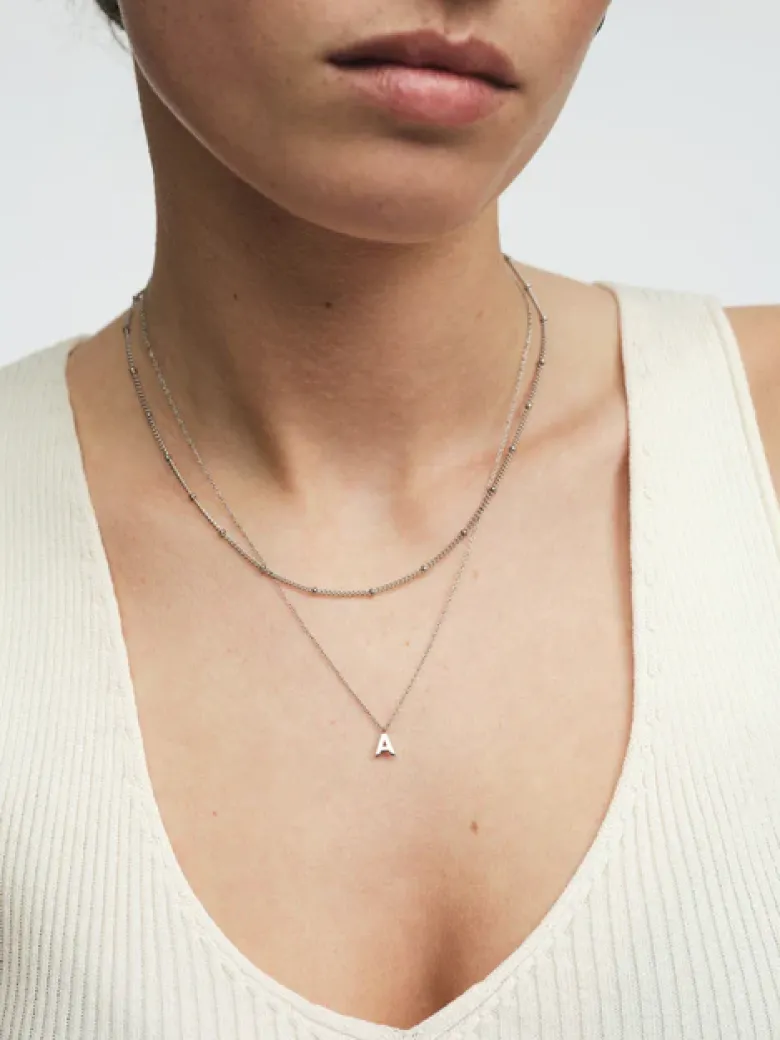 Mockberg Petite Plain Bokstav Halsband Stål