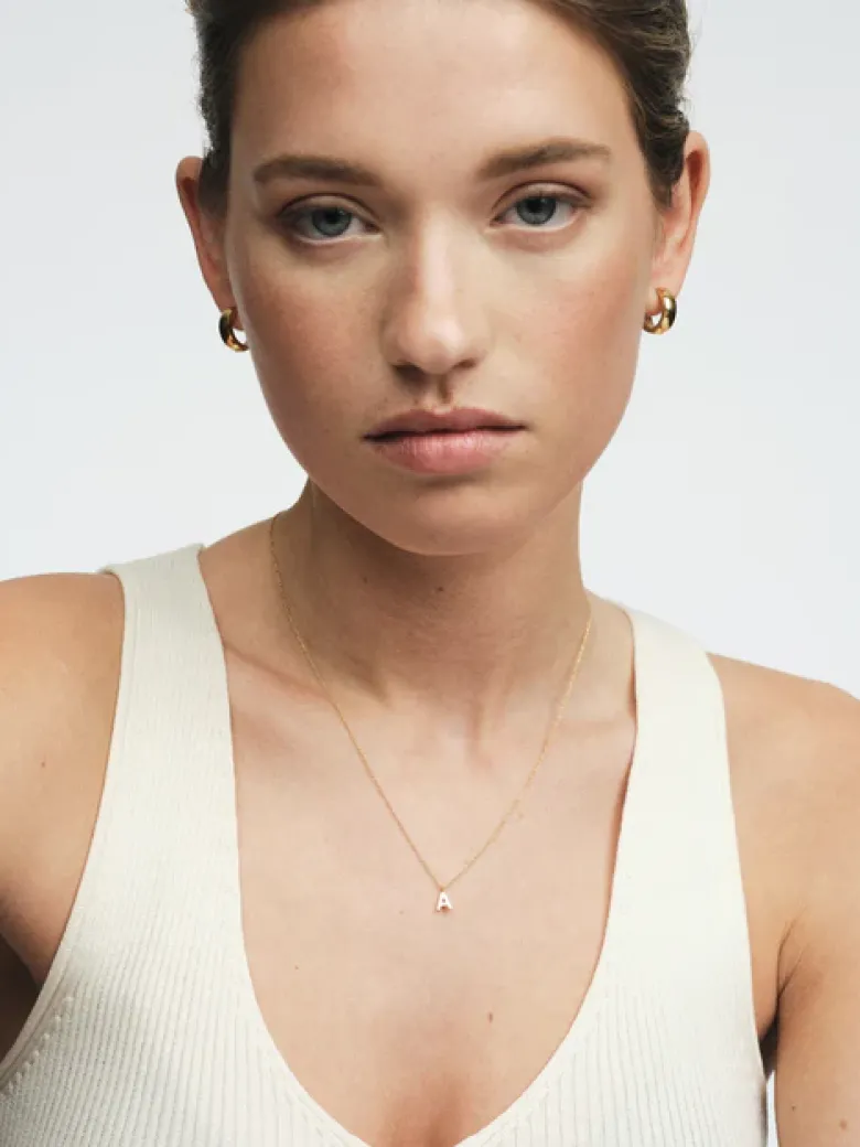 Mockberg Petite Plain Bokstav Halsband Guld