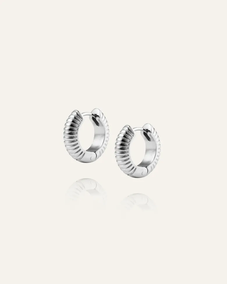 Mockberg Ribbed Örhängen Medium Silver