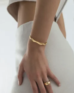 Mockberg Wavy Bolded Cuff Gold Armband