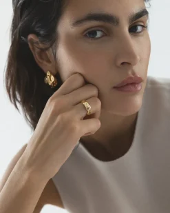 Mockberg Wavy Bolded Large Ring Guld