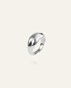 Mockberg Wavy Bolded Large Ring Silver
