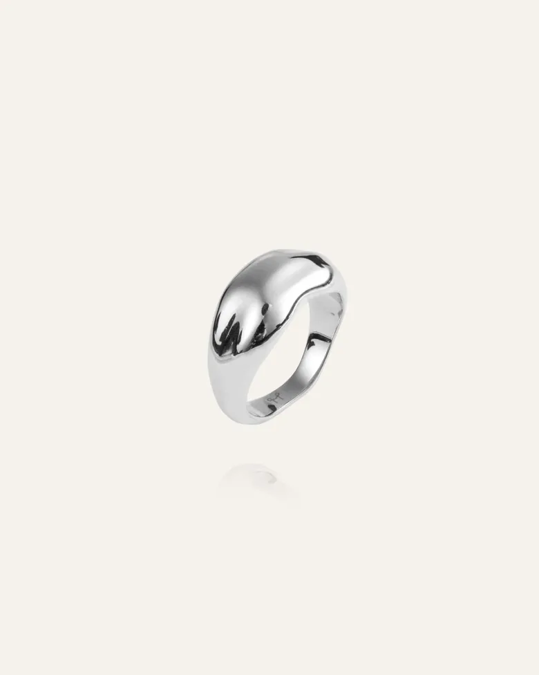 Mockberg Wavy Bolded Large Ring Silver