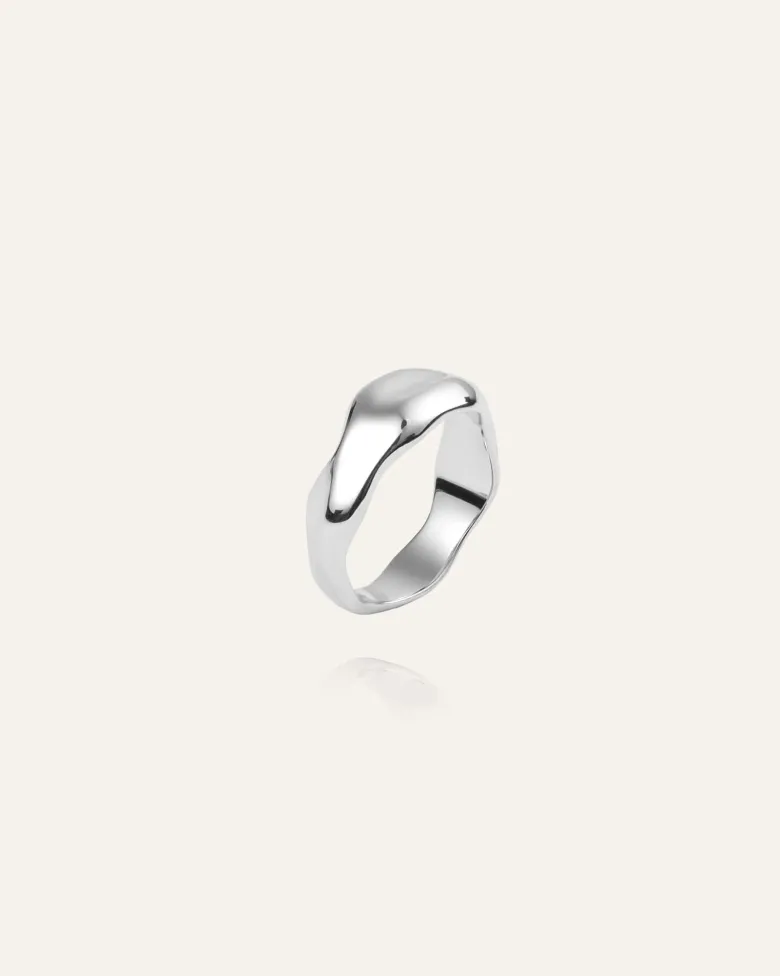 Mockberg Wavy Bolded Ring Silver