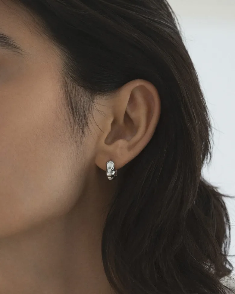 Mockberg Wavy Bolded Small Örhängen Silver Hoops