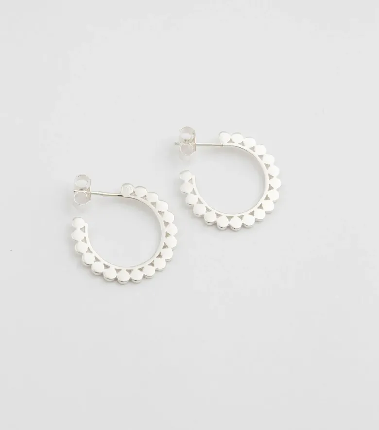Syster P Beaches Small Flat Dots Örhängen Silver