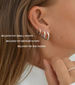 Syster P Beloved Fat Small Hoops Örhängen Silver