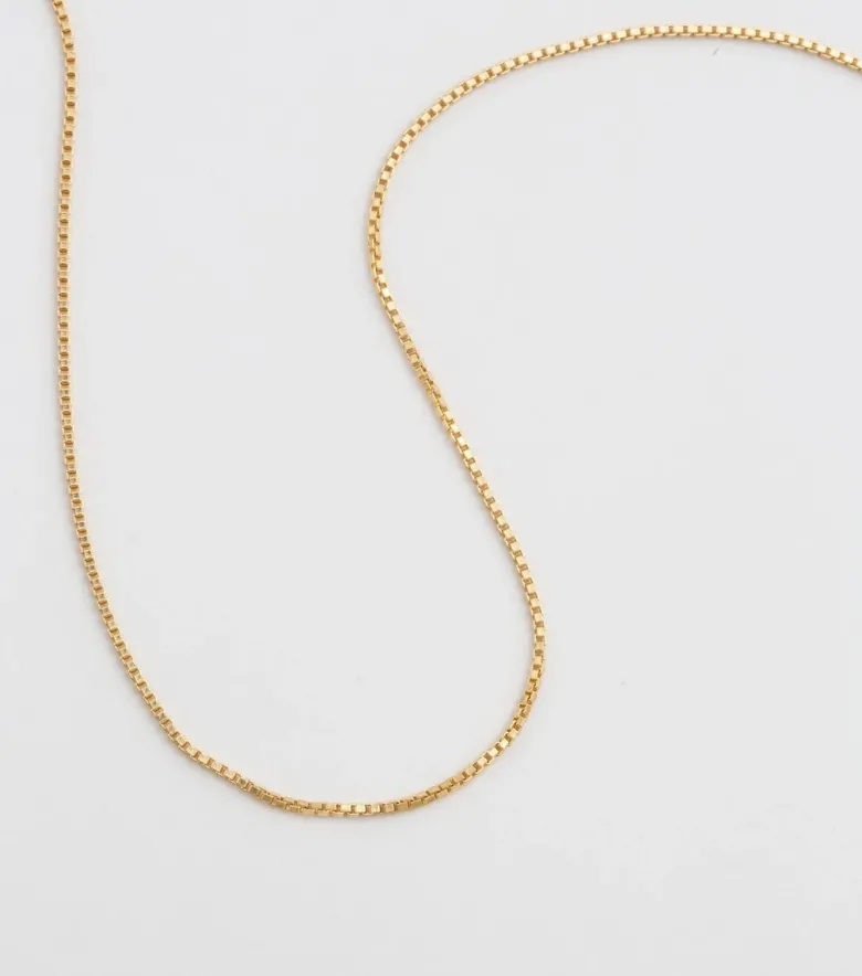 Syster P Beloved Kort Box Kedja Guld