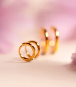 Syster P Beloved Mini Hoops Örhängen Guld