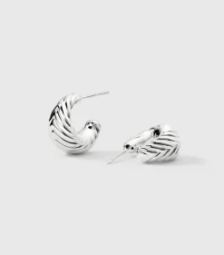 Syster P Bolded Little Sis Chevron Örhängen Silver
