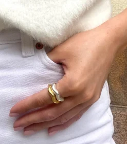 Syster P Bolded Wavy Ring Silver