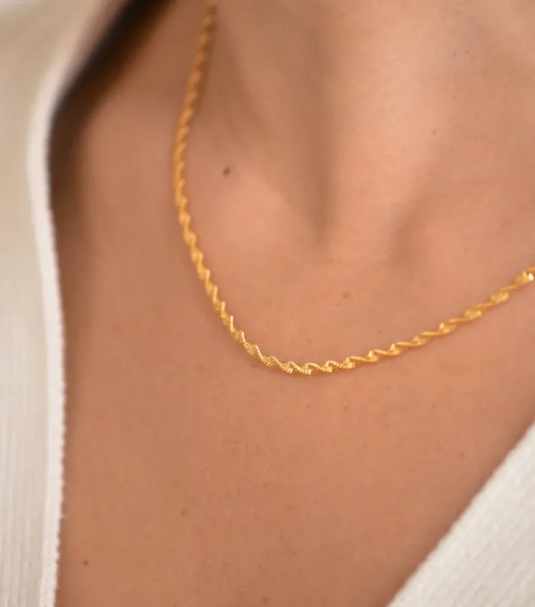 Syster P Herringbone Twisted Halsband Guld