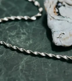 Syster P Herringbone Twisted Halsband Silver