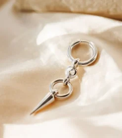 Syster P Juno Long Single Örhänge Silver