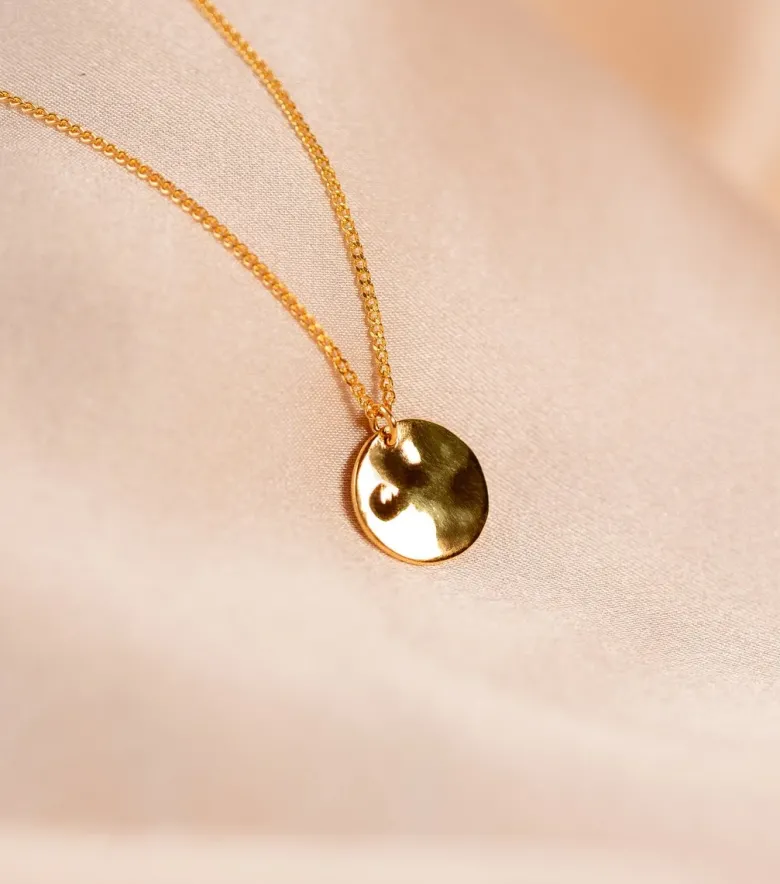 Syster P Minimalistica Hamrad Halsband Guld